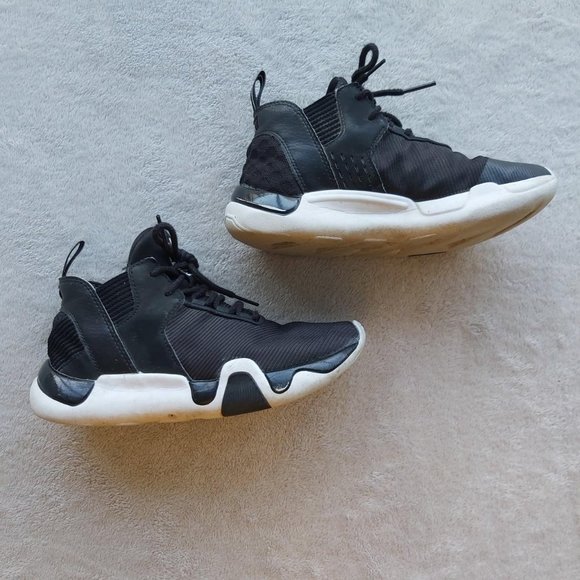 Li-Ning Samourai II Wade Series lightweight, lace-up basketball shoes - Picture 3 of 4